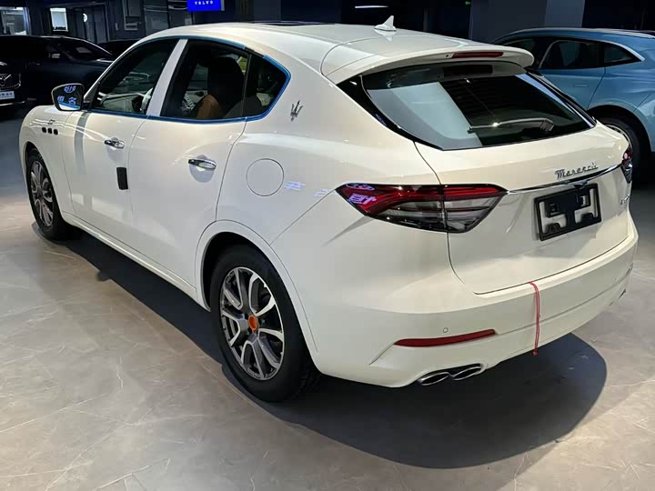 Фото 7 - Maserati Levante