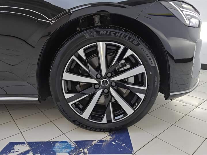 Фото 6 - Volvo S90