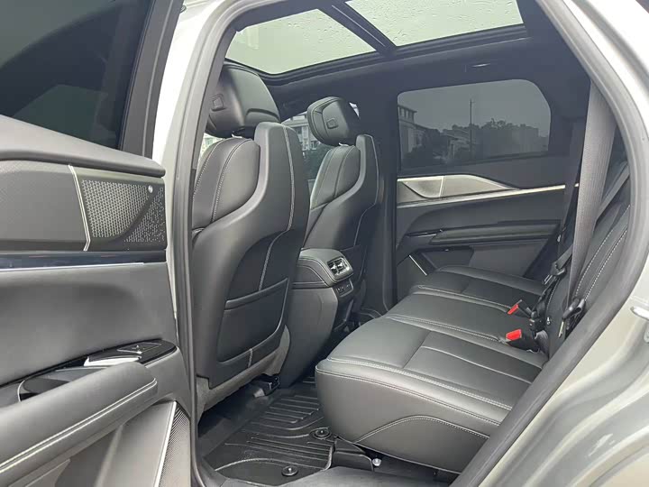 Фото 6 - Cadillac XT5