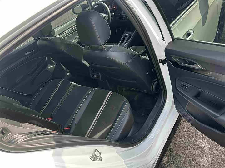 Фото 9 - Volkswagen Golf