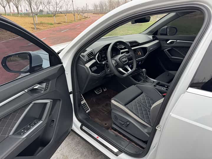 Фото 4 - Audi Q3