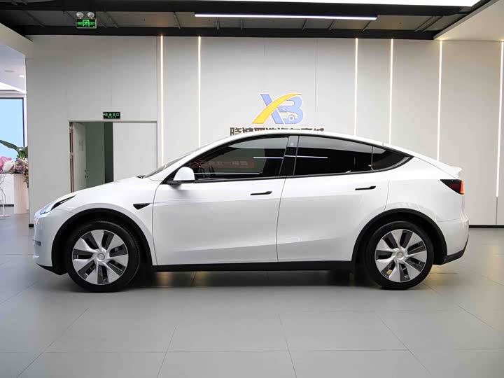 Photo 2 - Tesla Model Y