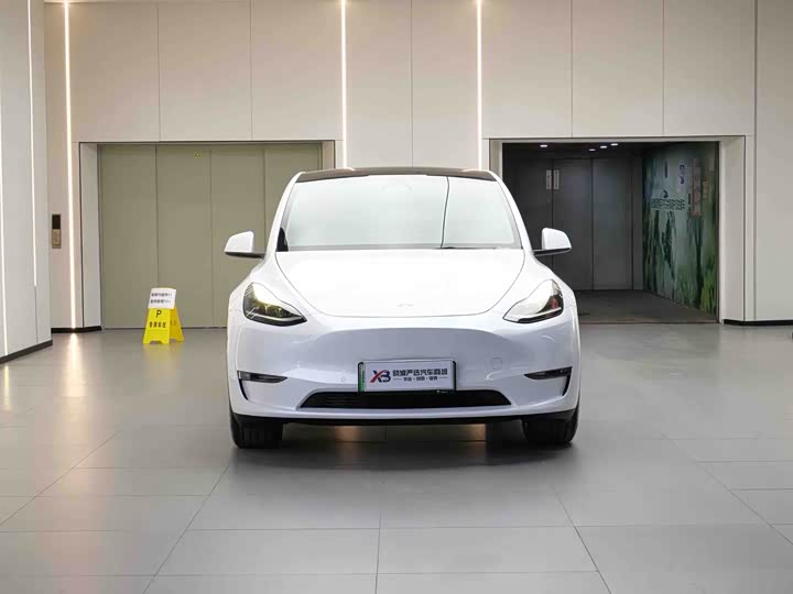 Photo 3 - Tesla Model Y