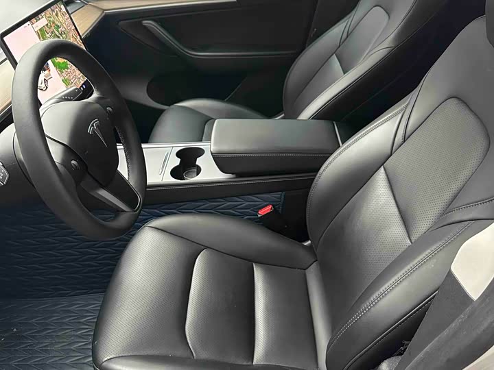 Photo 9 - Tesla Model Y