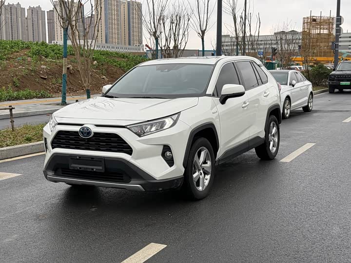 Фото 1 - Toyota RAV4