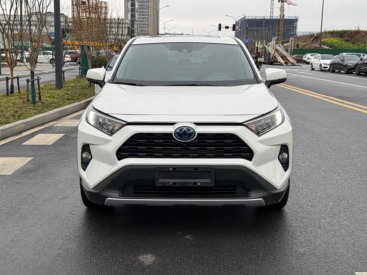 Фото 2 - Toyota RAV4