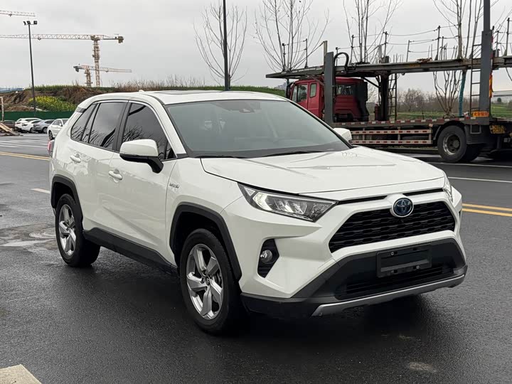 Фото 3 - Toyota RAV4