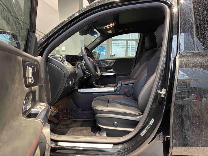 Фото 9 - Mercedes-Benz GLB-Class AMG