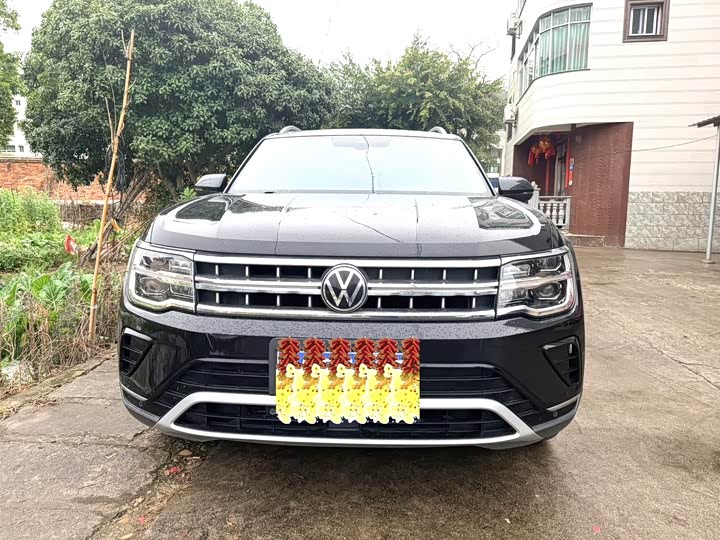 Photo 2 - Volkswagen Teramont Pro