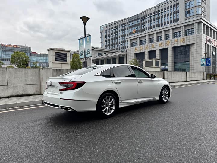 Photo 5 - Honda Accord