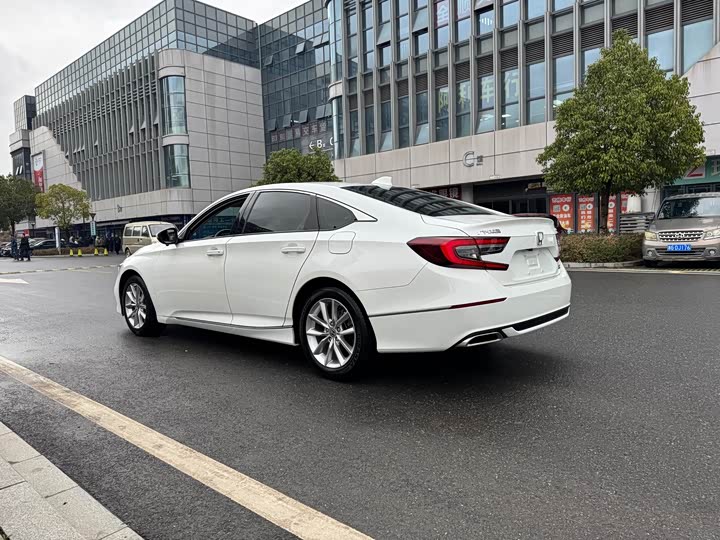 Photo 8 - Honda Accord