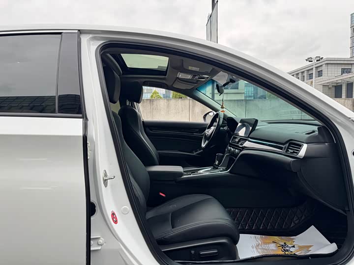 Photo 9 - Honda Accord