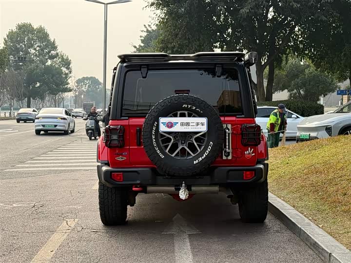 Фото 5 - Jeep Wrangler Hybrid