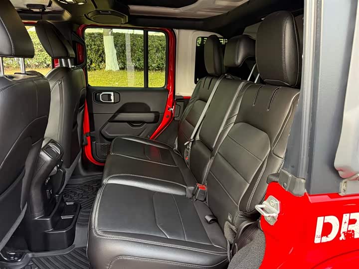 Фото 9 - Jeep Wrangler Hybrid