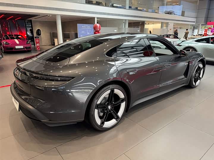 Фото 3 - Porsche Taycan