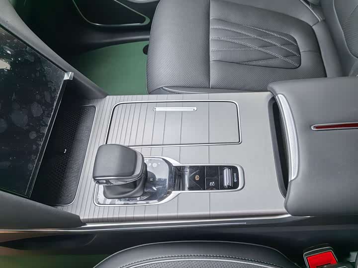 Photo 7 - Hongqi HS7 Hybrid