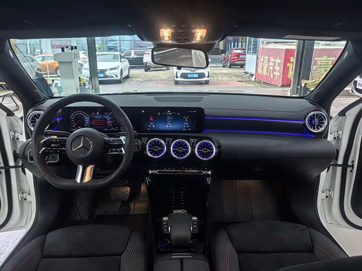 Фото 9 - Mercedes-Benz A-Class