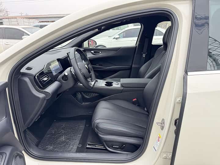 Photo 9 - BYD Seal 06 Hybrid/EV