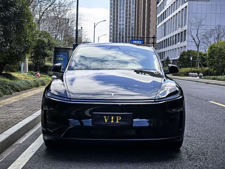 Фото 2 - Tesla Model Y