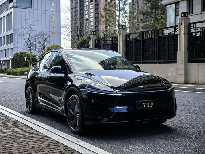 Фото 3 - Tesla Model Y