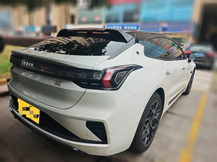 Фото 3 - Zeekr 001