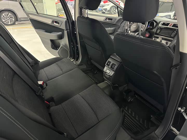 Фото 9 - Subaru Legacy Sport