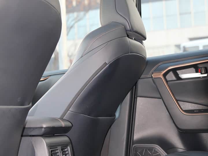 Фото 6 - Toyota Wildlander