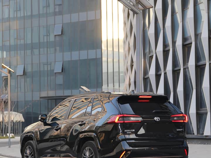 Фото 9 - Toyota Wildlander