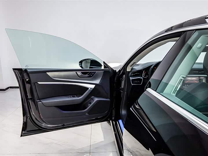 Фото 8 - Audi A7L