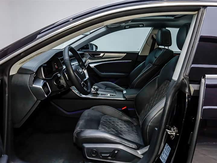 Фото 9 - Audi A7L