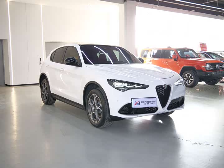 Photo 2 - Alfa Romeo Stelvio
