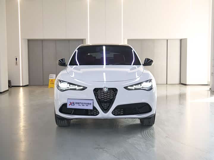 Photo 3 - Alfa Romeo Stelvio