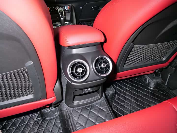 Photo 7 - Alfa Romeo Stelvio