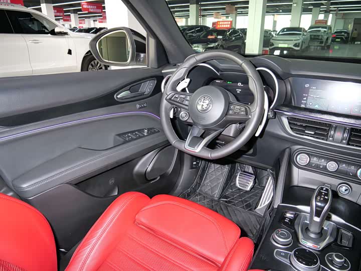 Photo 8 - Alfa Romeo Stelvio