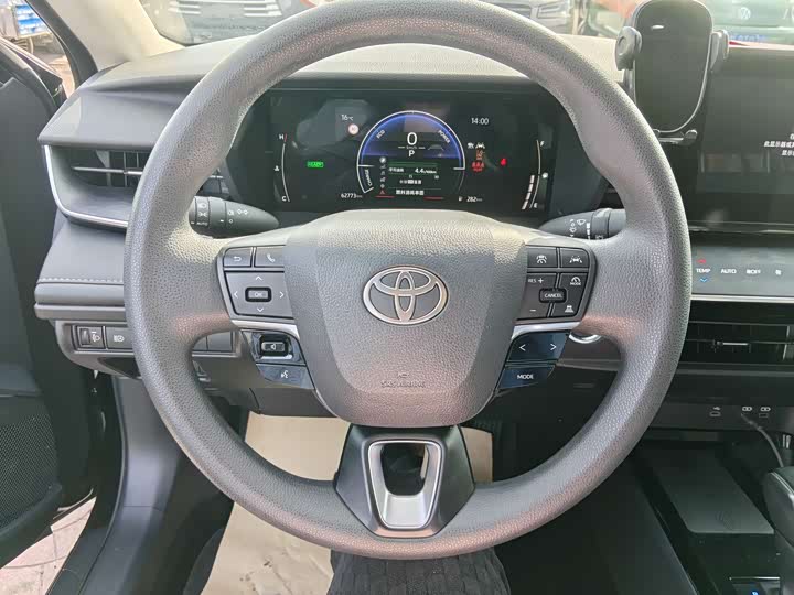 Фото 4 - Toyota Camry