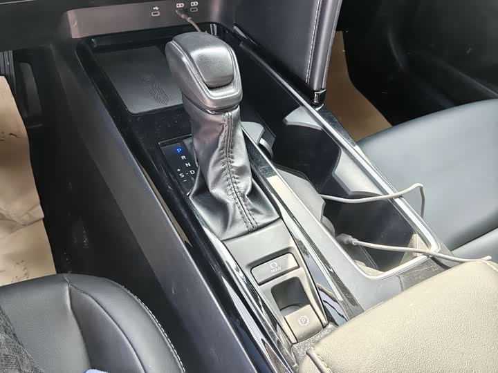 Фото 5 - Toyota Camry