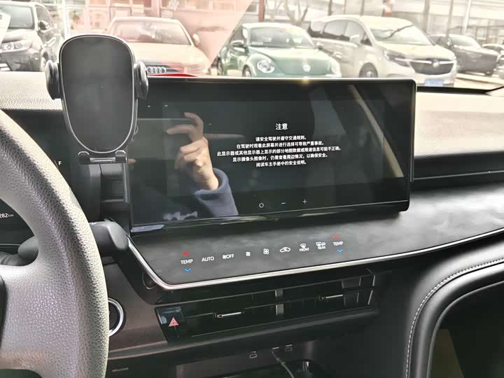 Фото 6 - Toyota Camry