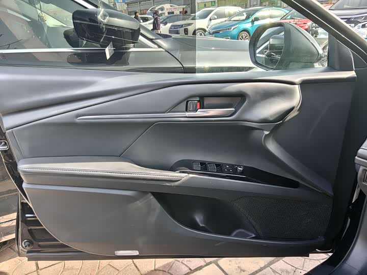 Фото 9 - Toyota Camry