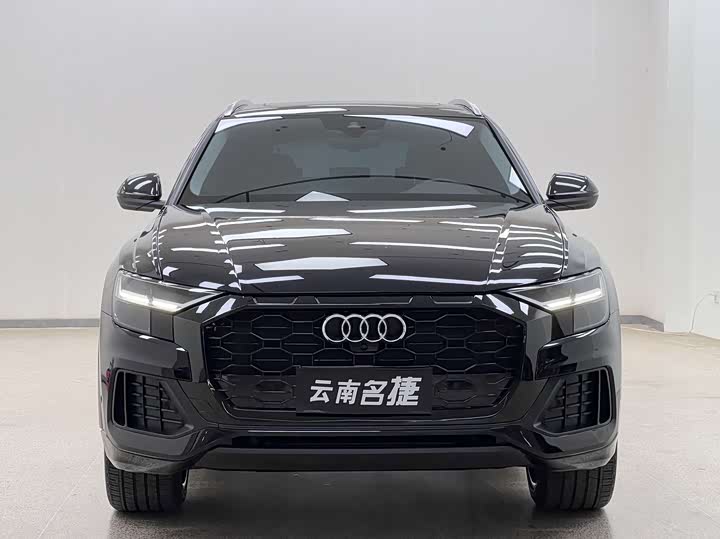 Фото 2 - Audi Q8