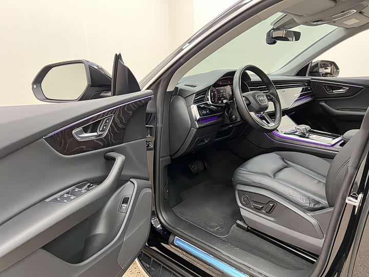 Фото 9 - Audi Q8