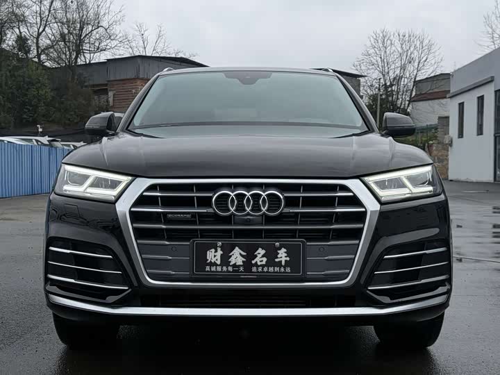 Фото 2 - Audi Q5L