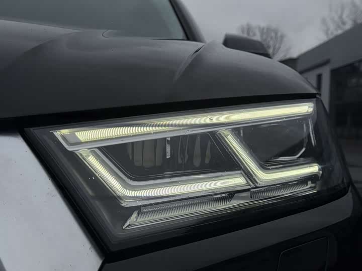 Фото 5 - Audi Q5L