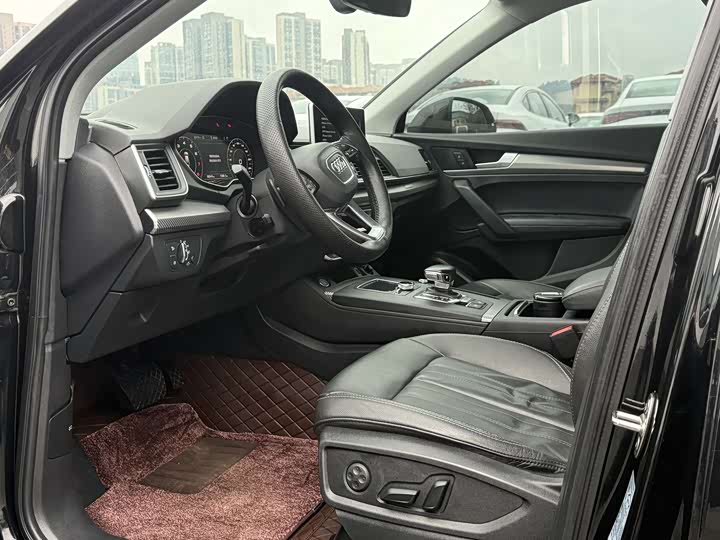 Фото 6 - Audi Q5L