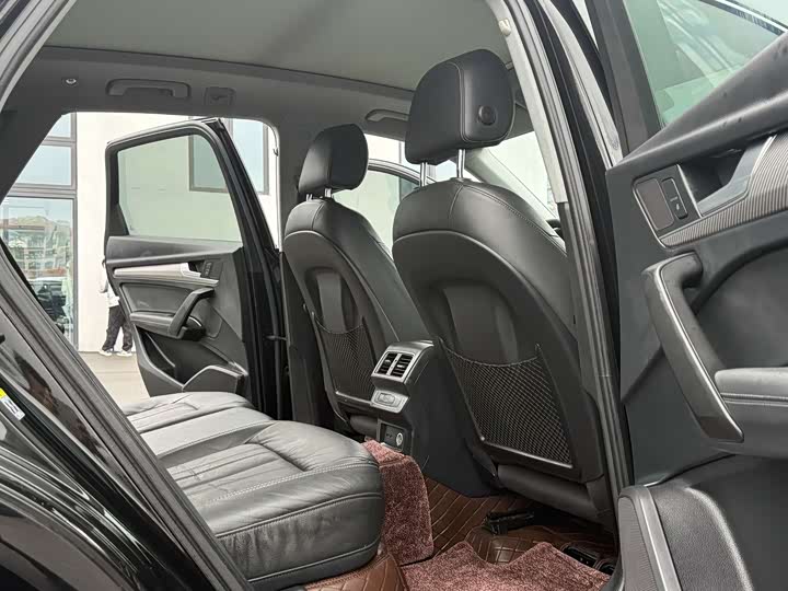 Фото 9 - Audi Q5L