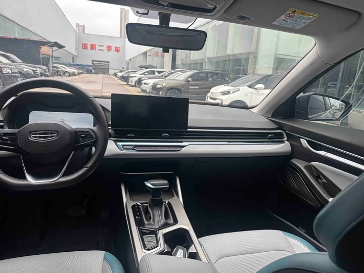 Фото 4 - Geely Emgrand