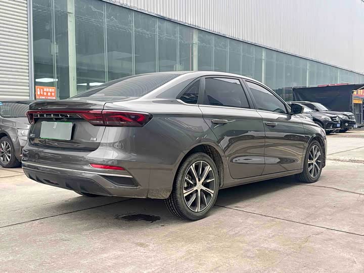 Фото 7 - Geely Emgrand