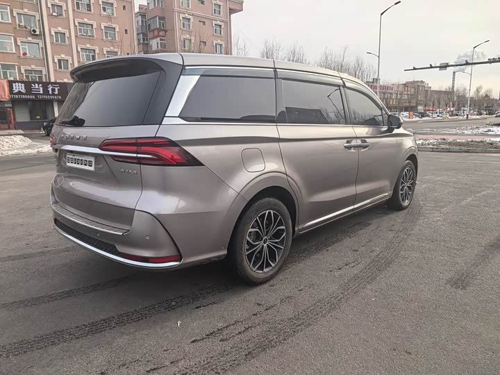 Фото 7 - Roewe iMax 8 EV