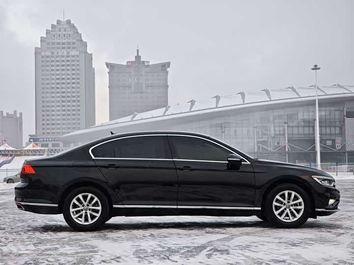 Фото 2 - Volkswagen Magotan