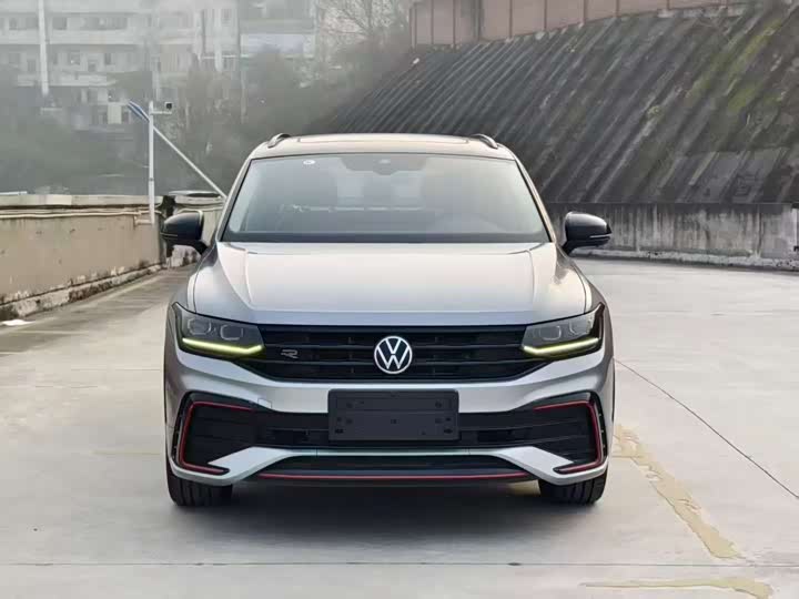 Photo 2 - Volkswagen Tiguan X