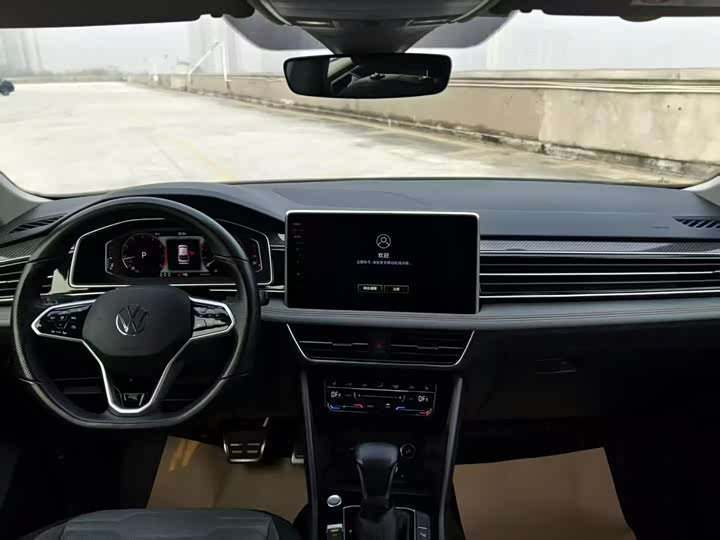 Photo 8 - Volkswagen Tiguan X